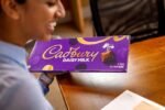 Cadbury Dairy Milk Chocolate Gift Bar, The Classic Creamy Taste, Perfect for Sharing or Gifting, Extra-Large, 850 g (Pack of 1) - Image 2